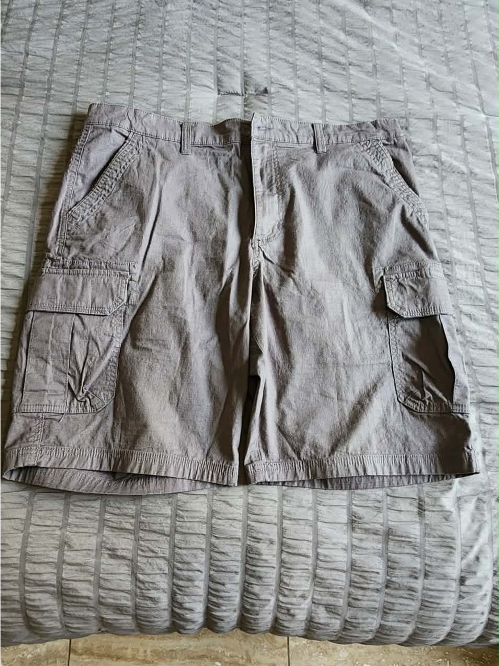 DKNY Men’s Gray Cargo Shorts Cotton Stretch Multi-Pocket Size 36 Like New